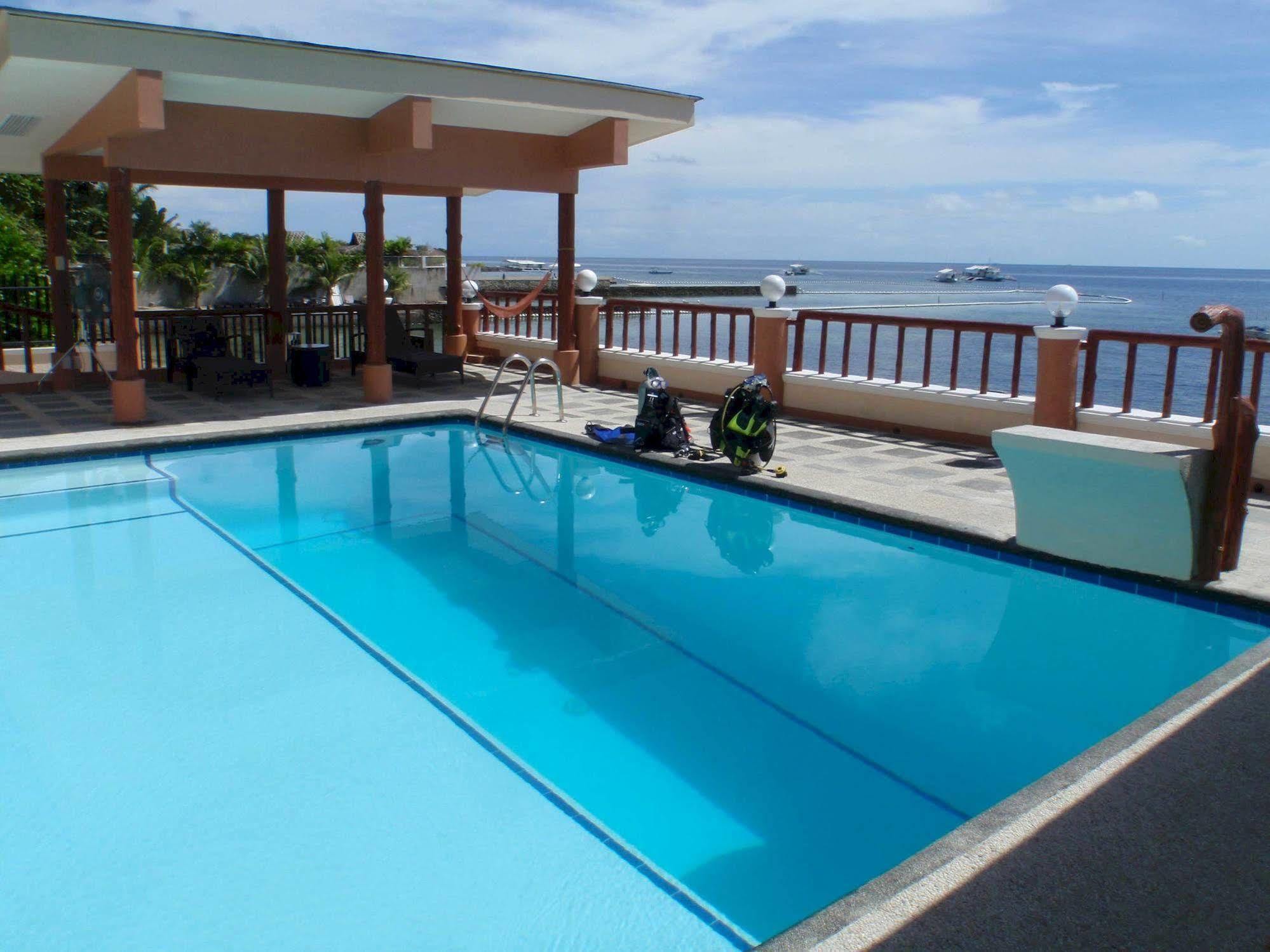 Punta House Hotell Lapu-Lapu City Exteriör bild